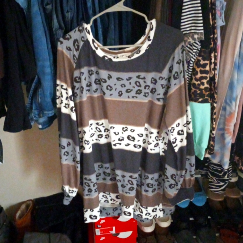Long sleeved multi colored top size 3x